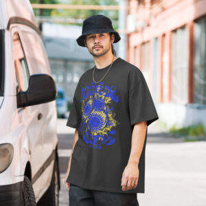 Camiseta oversize con efecto desgastado "Elevated Vibes: On the Higher Side of Life"